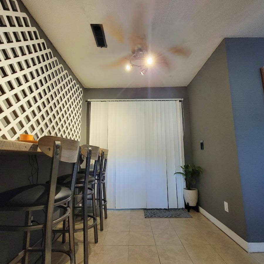 Hi-Tek-Duplex A-Two 75In 4K Led Villa Charleston Exterior foto